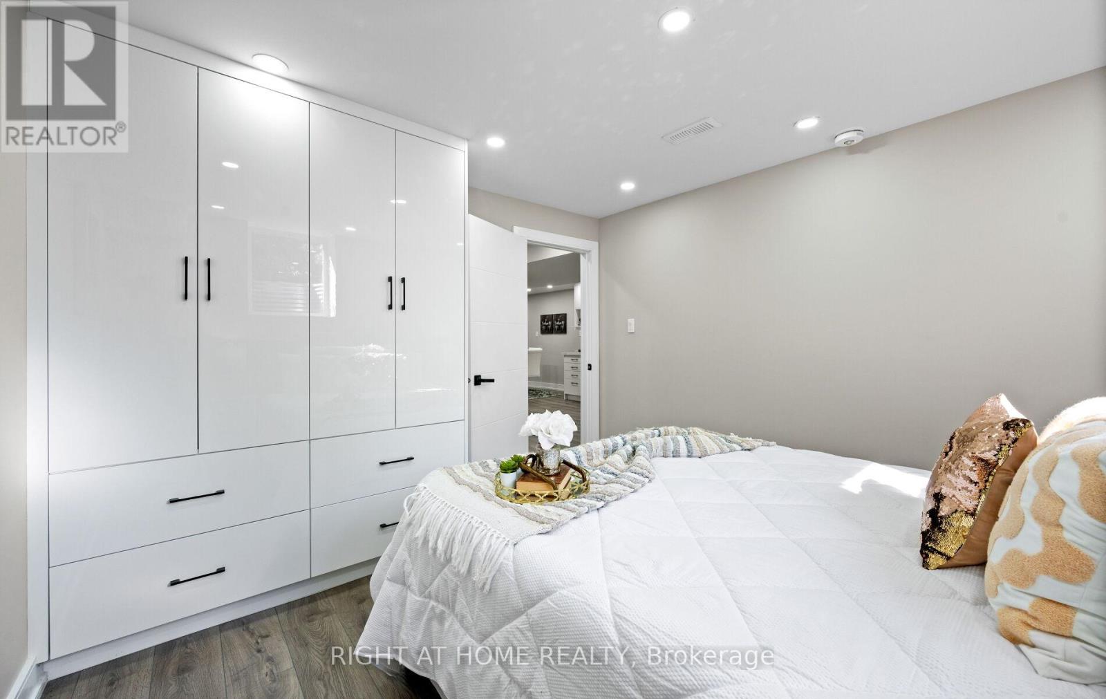 1395 Niels Avenue, Burlington, Ontario  L7P 2E6 - Photo 42 - W12457903