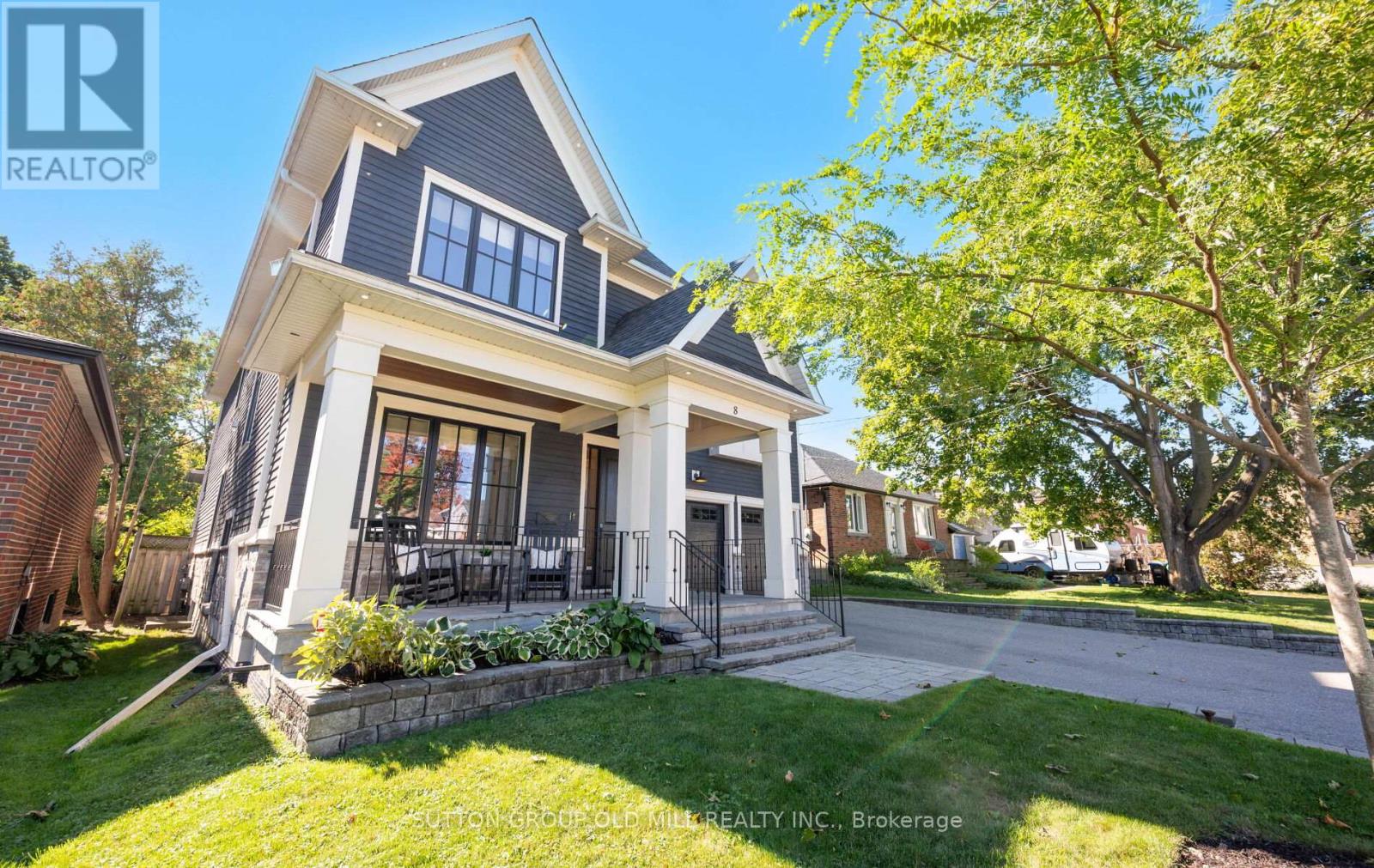 8 Cumberland Drive, Mississauga, Ontario  L5G 3M6 - Photo 3 - W12457908