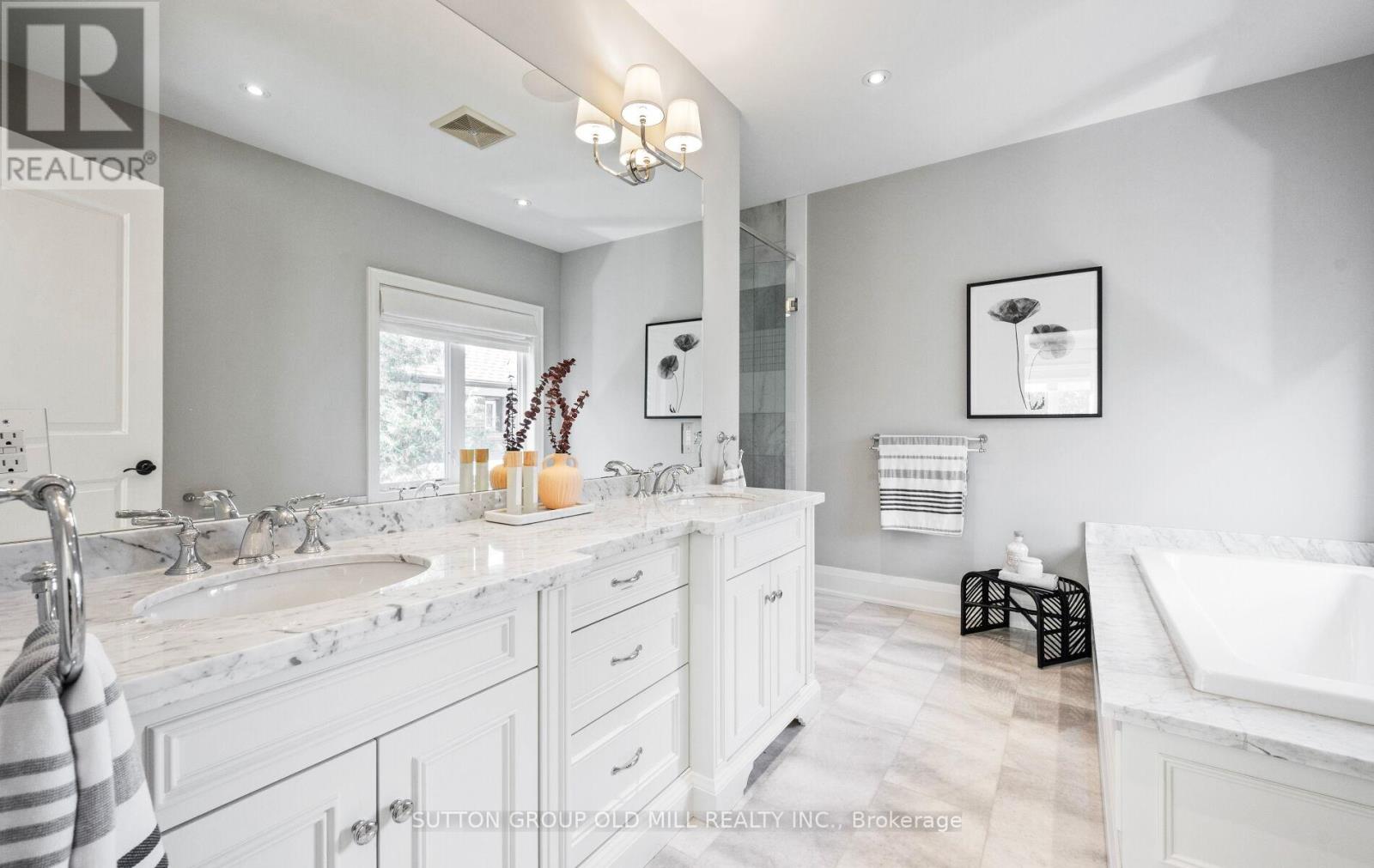 8 Cumberland Drive, Mississauga, Ontario  L5G 3M6 - Photo 32 - W12457908
