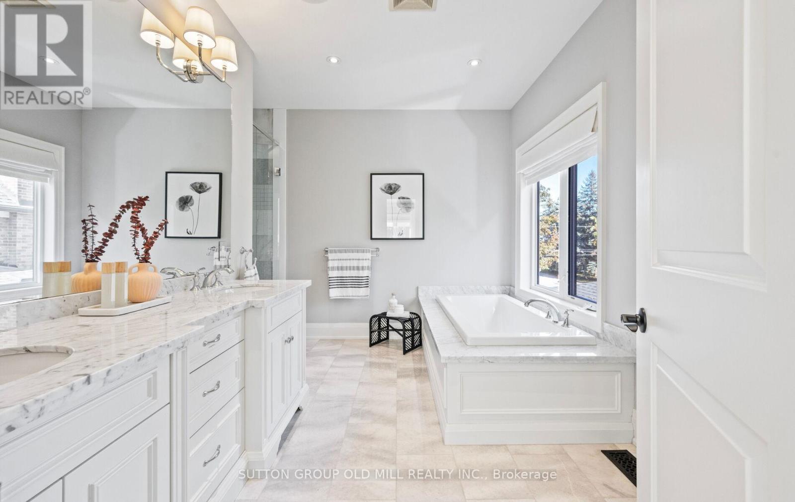 8 Cumberland Drive, Mississauga, Ontario  L5G 3M6 - Photo 33 - W12457908