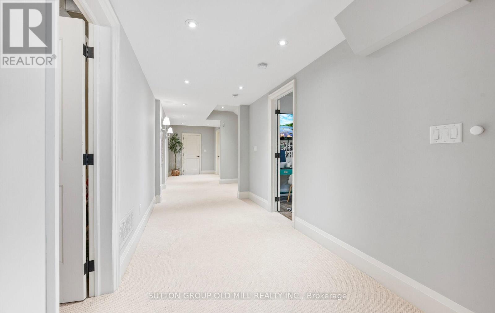 8 Cumberland Drive, Mississauga, Ontario  L5G 3M6 - Photo 45 - W12457908