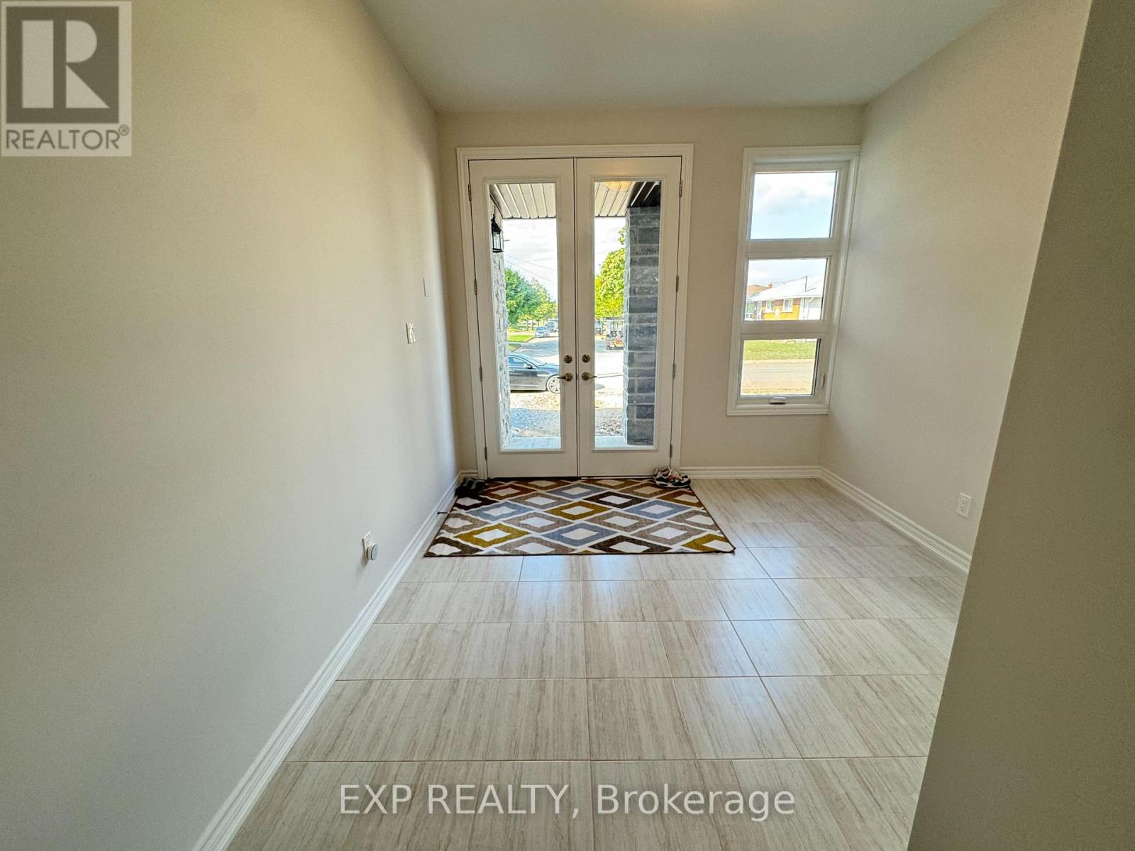 47 Laugher Ave Avenue, Welland, Ontario  L3B 0N6 - Photo 3 - X12457922