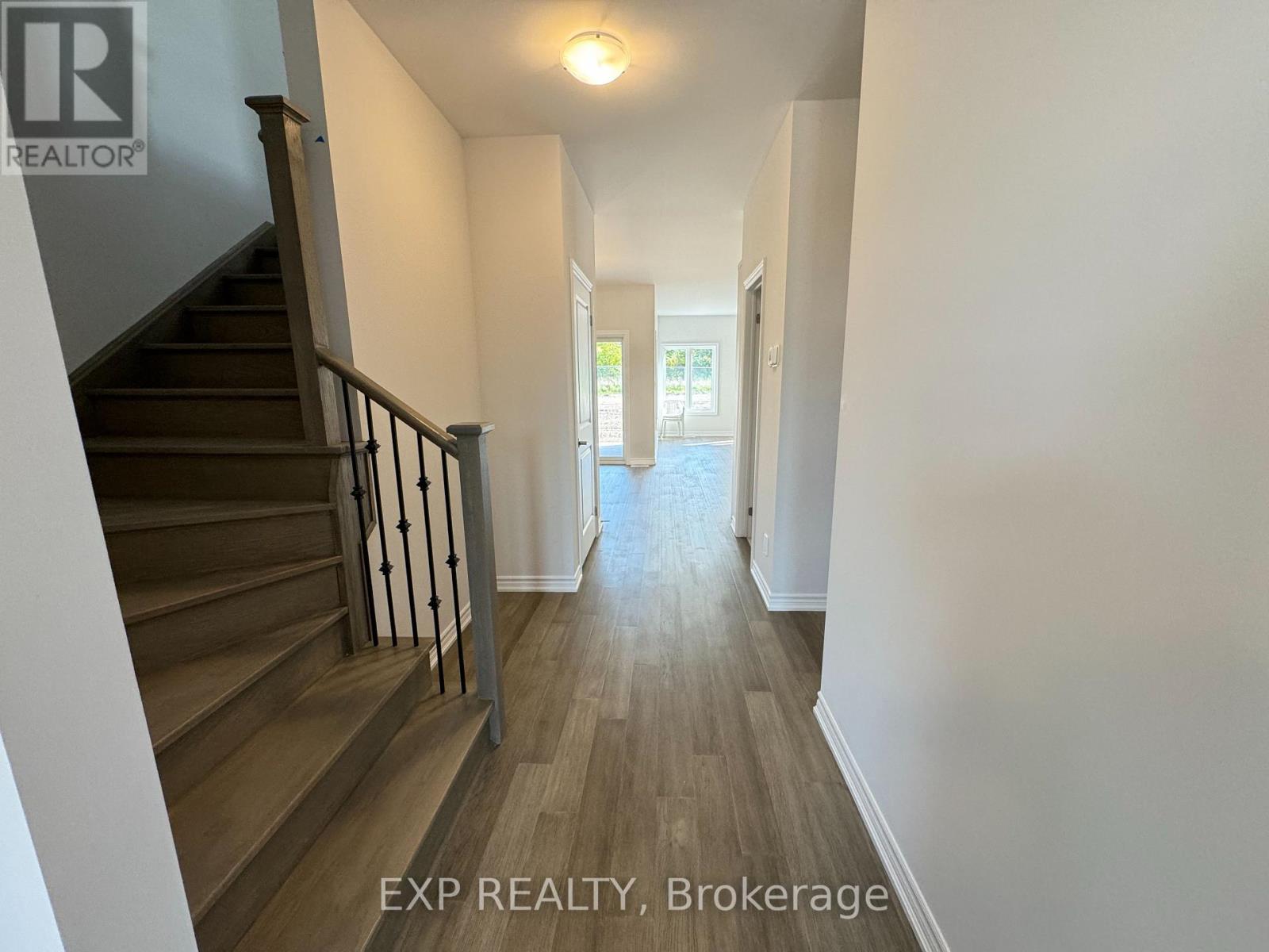 47 Laugher Ave Avenue, Welland, Ontario  L3B 0N6 - Photo 4 - X12457922