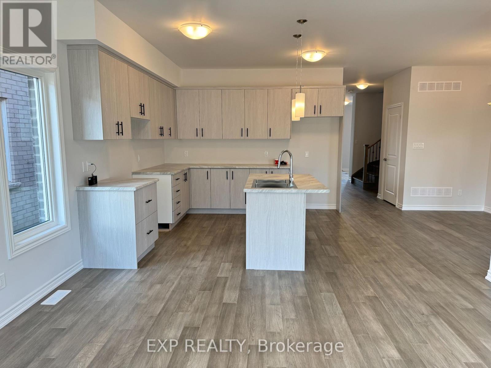 47 Laugher Ave Avenue, Welland, Ontario  L3B 0N6 - Photo 6 - X12457922