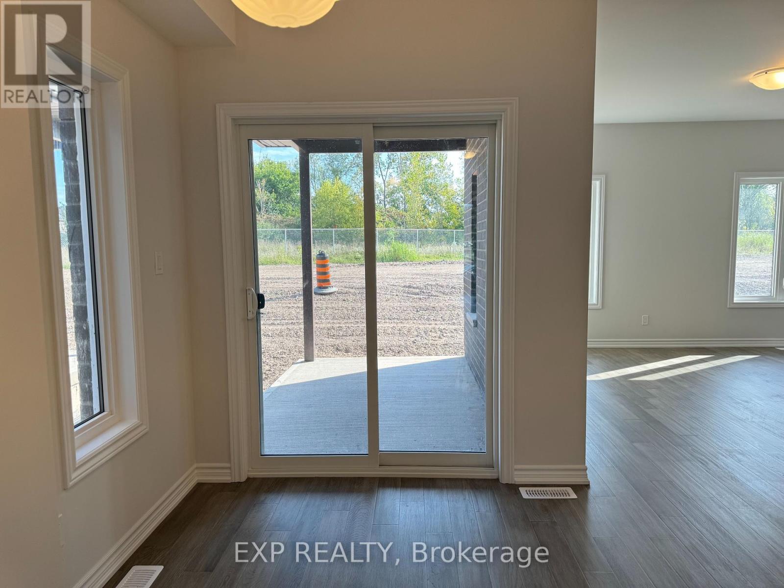 47 Laugher Ave Avenue, Welland, Ontario  L3B 0N6 - Photo 8 - X12457922