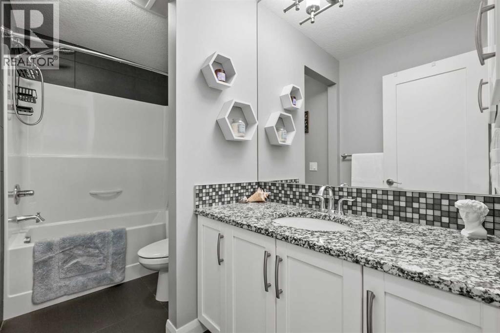 136 Kinniburgh Drive, Chestermere, Alberta  T1X 0T8 - Photo 34 - A2232363