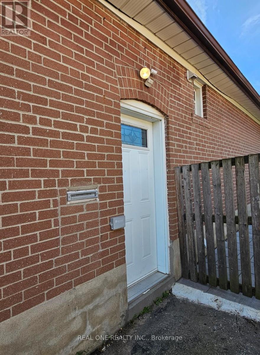 1242 Pharmacy Avenue, Toronto, Ontario  M1R 2H9 - Photo 11 - E12455844