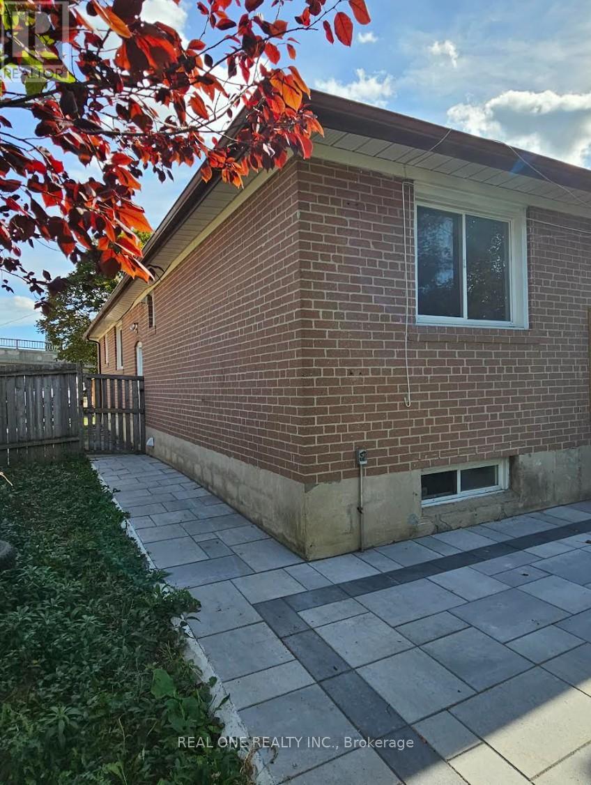 1242 Pharmacy Avenue, Toronto, Ontario  M1R 2H9 - Photo 21 - E12455844