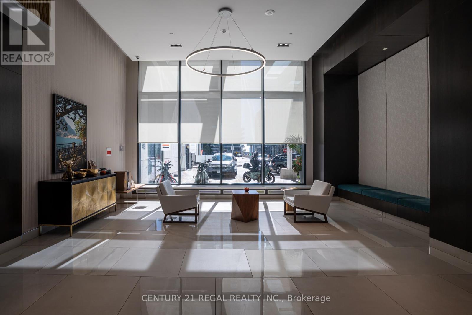 2125 - 9000 Jane Street, Vaughan, Ontario  L4K 0M6 - Photo 2 - N12457917