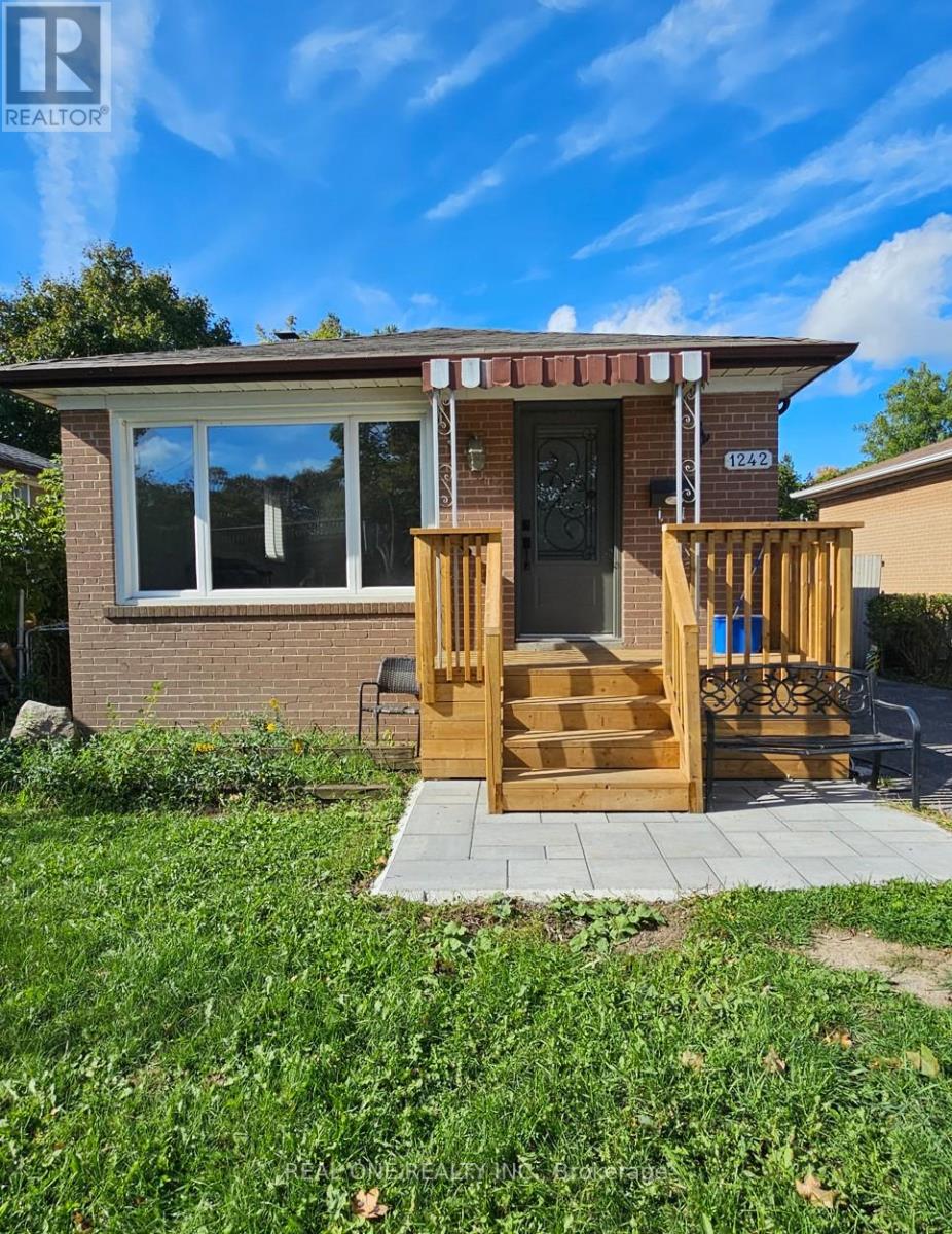 1242 Pharmacy Avenue, Toronto, Ontario  M1R 2H9 - Photo 19 - E12455844