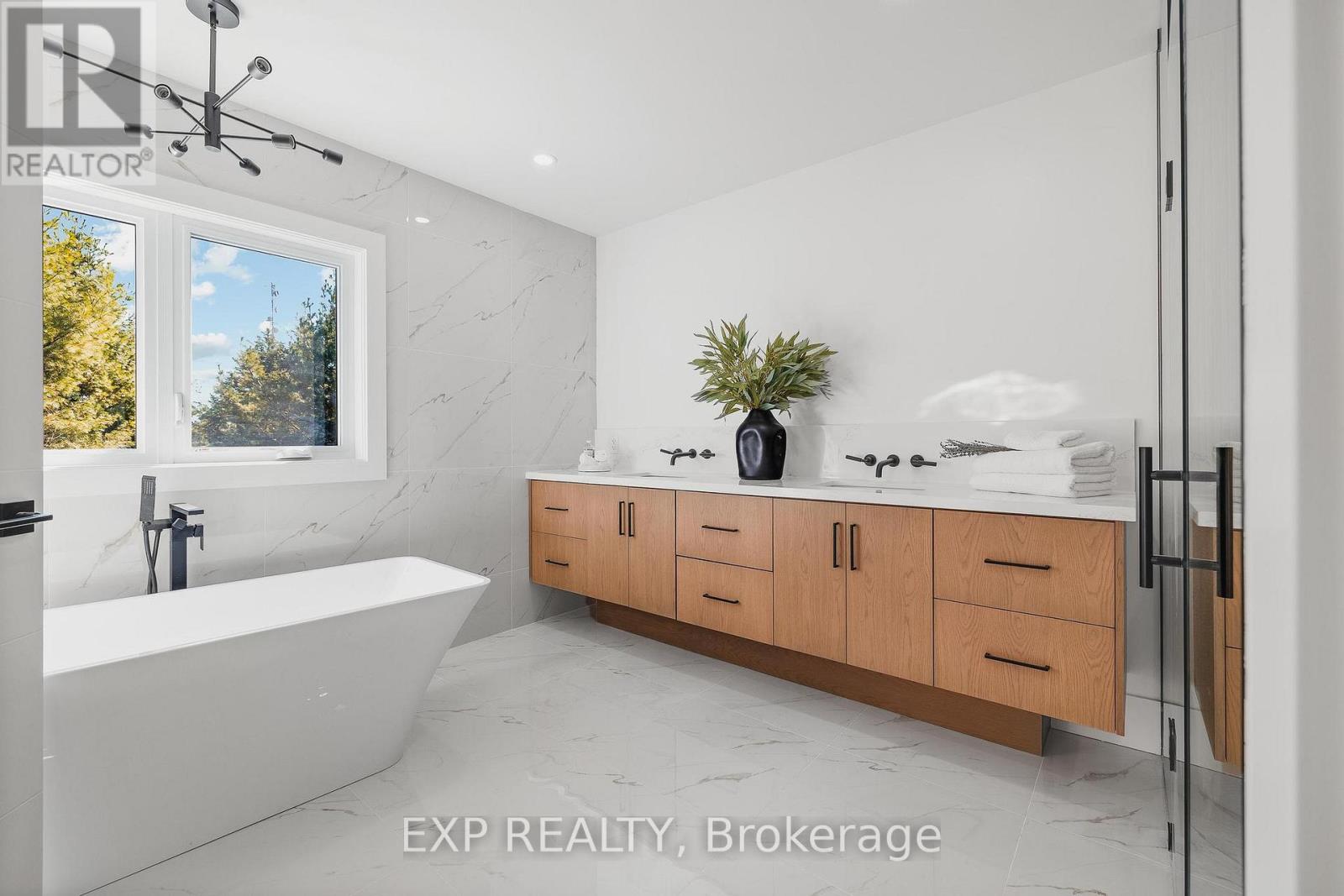 1060 Walton Avenue N, North Perth, Ontario  N0B 2T0 - Photo 27 - X12404442