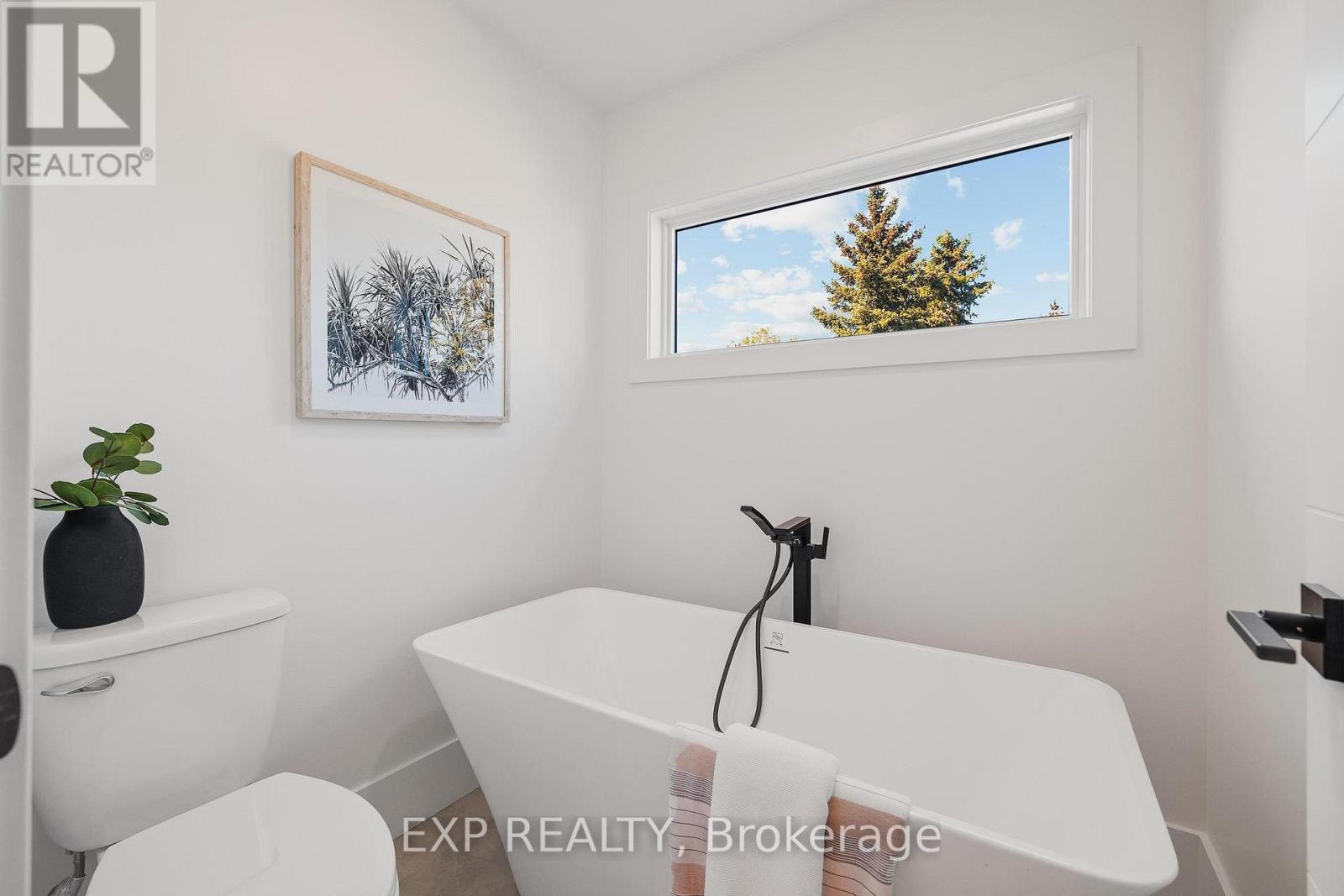 1060 Walton Avenue N, North Perth, Ontario  N0B 2T0 - Photo 34 - X12404442