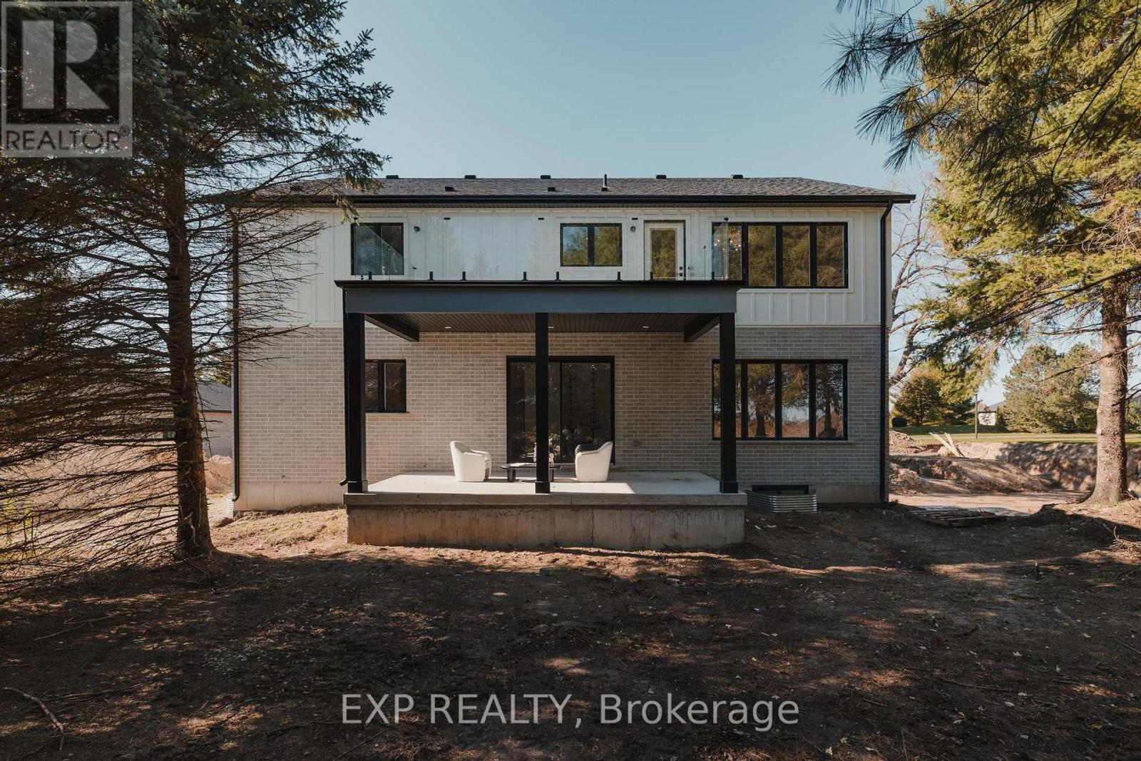 1060 Walton Avenue N, North Perth, Ontario  N0B 2T0 - Photo 49 - X12404442