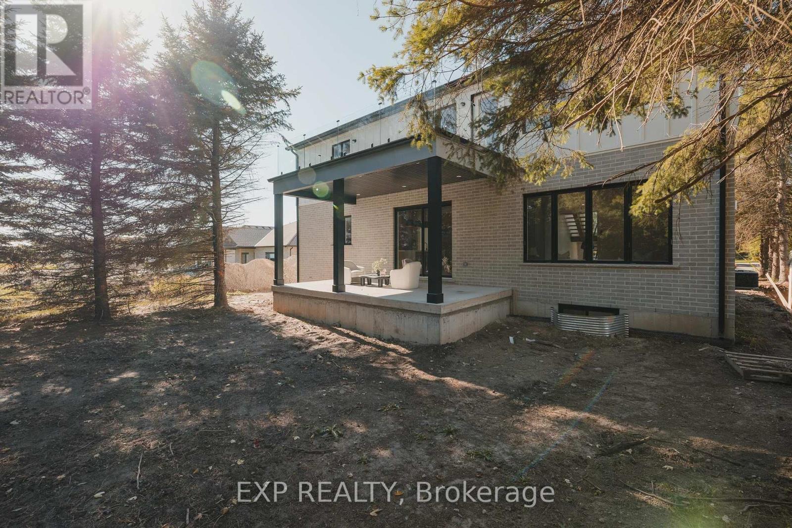 1060 Walton Avenue N, North Perth, Ontario  N0B 2T0 - Photo 50 - X12404442