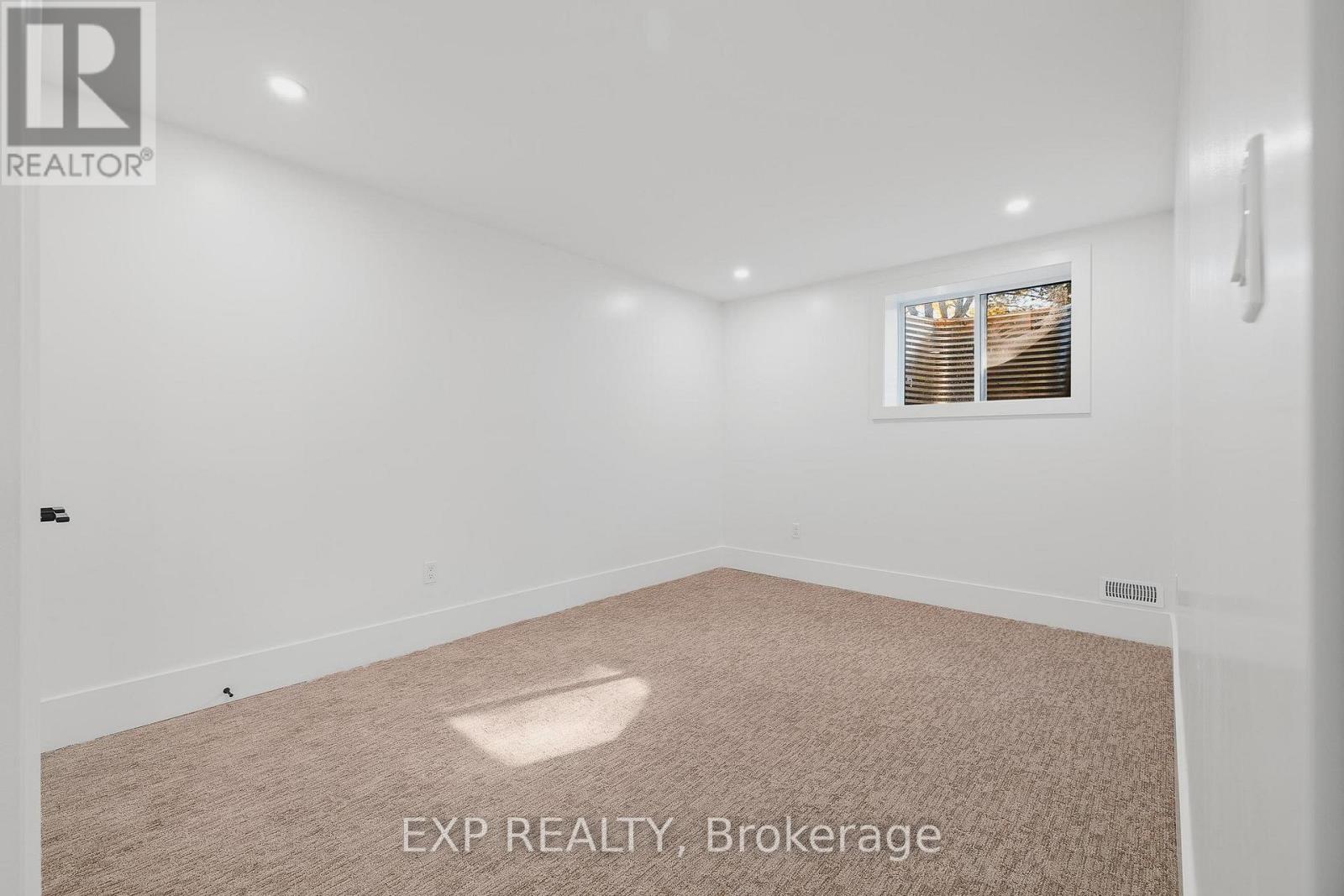 1060 Walton Avenue N, North Perth, Ontario  N0B 2T0 - Photo 46 - X12404442