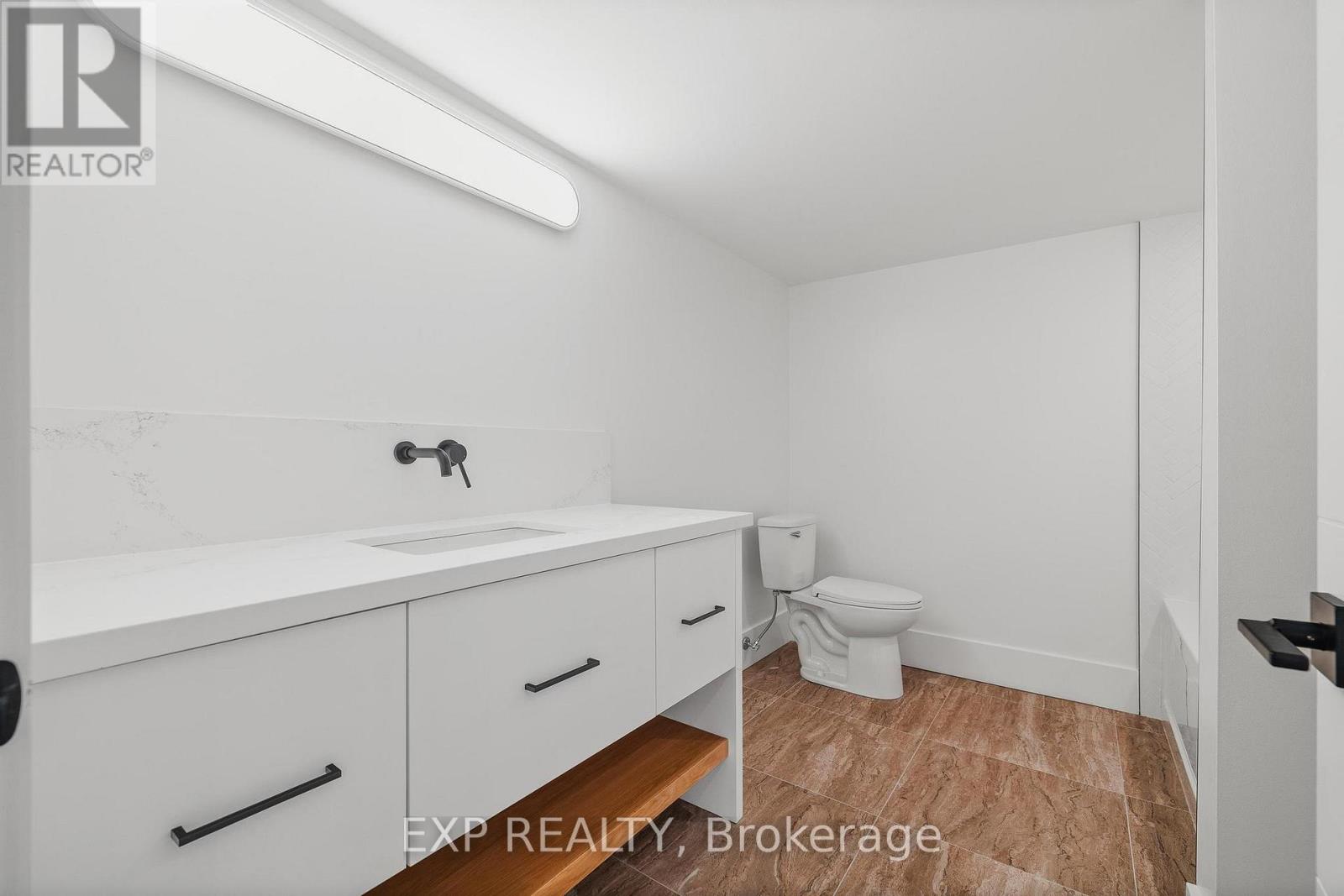 1060 Walton Avenue N, North Perth, Ontario  N0B 2T0 - Photo 42 - X12404442