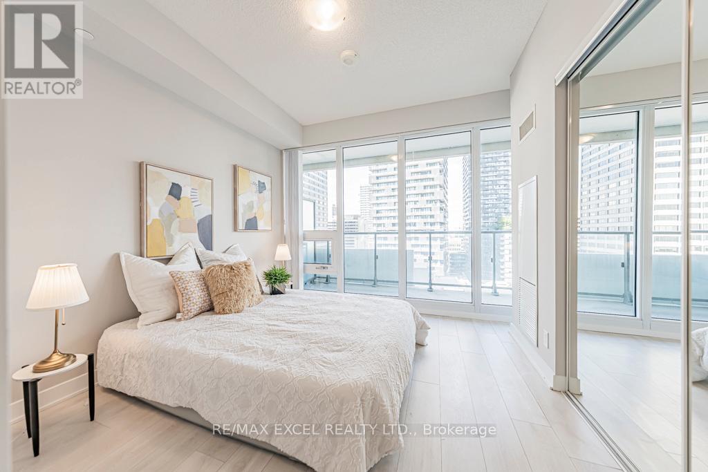 1302 - 2221 Yonge Street, Toronto, Ontario  M4S 0B8 - Photo 17 - C12457929