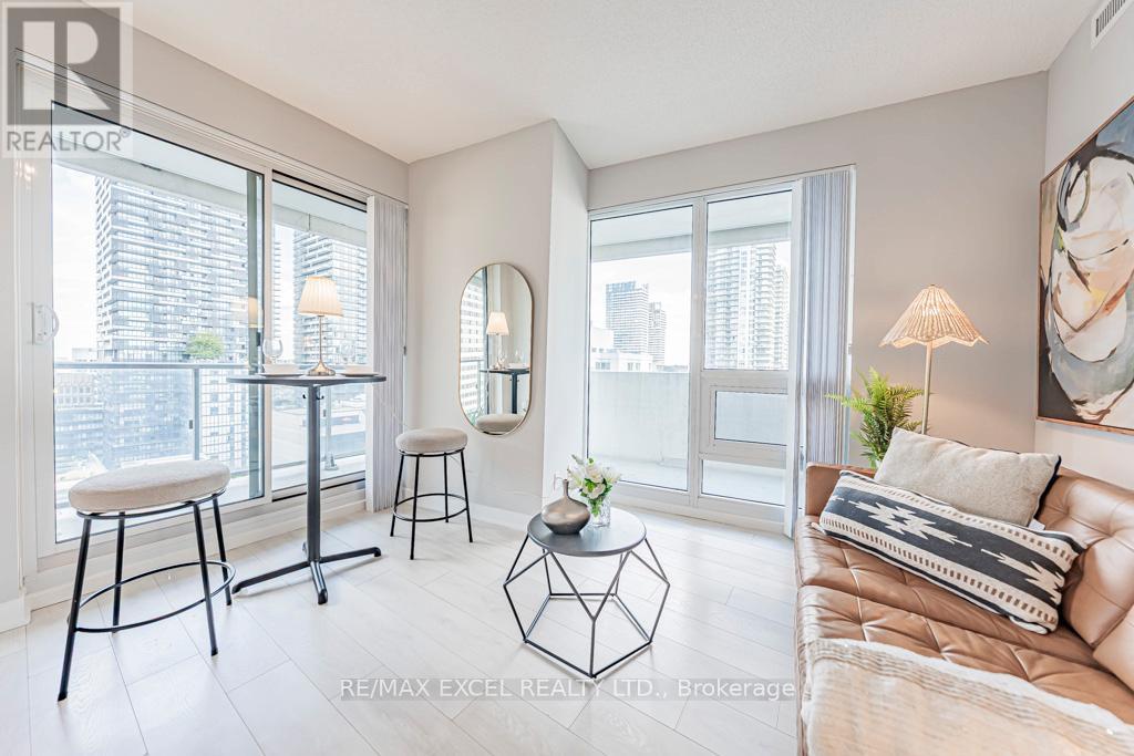 1302 - 2221 Yonge Street, Toronto, Ontario  M4S 0B8 - Photo 11 - C12457929