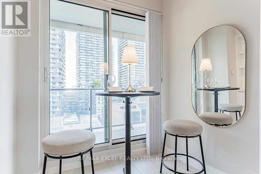 1302 - 2221 Yonge Street, Toronto, Ontario  M4S 0B8 - Photo 12 - C12457929