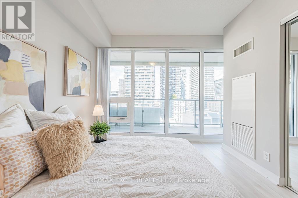 1302 - 2221 Yonge Street, Toronto, Ontario  M4S 0B8 - Photo 18 - C12457929