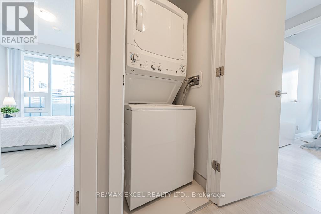 1302 - 2221 Yonge Street, Toronto, Ontario  M4S 0B8 - Photo 27 - C12457929