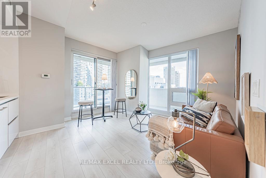 1302 - 2221 Yonge Street, Toronto, Ontario  M4S 0B8 - Photo 5 - C12457929