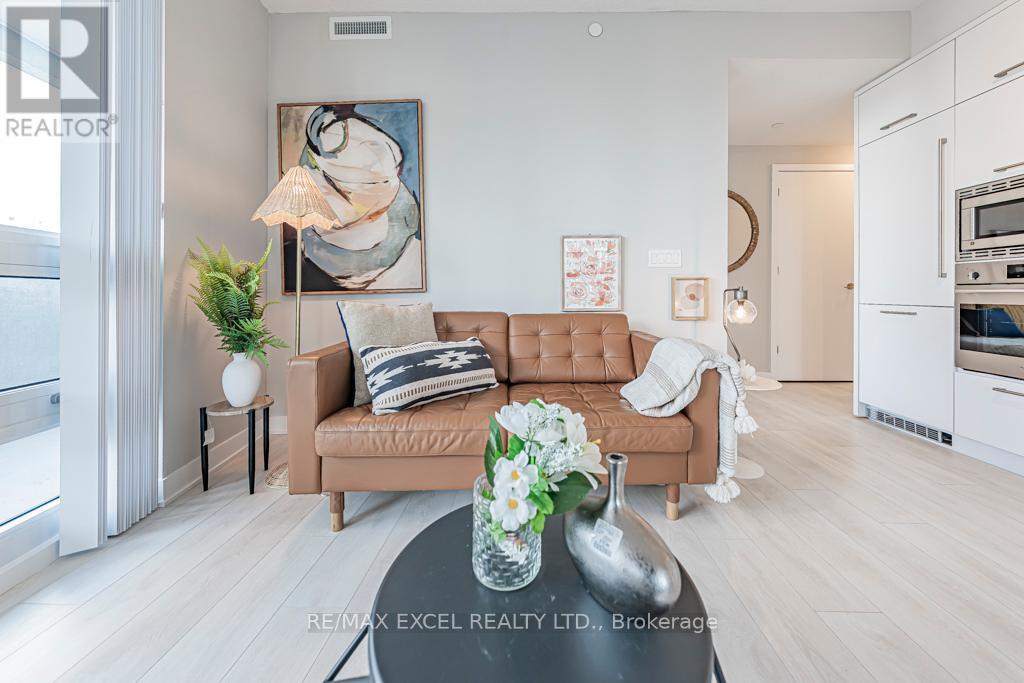 1302 - 2221 Yonge Street, Toronto, Ontario  M4S 0B8 - Photo 6 - C12457929