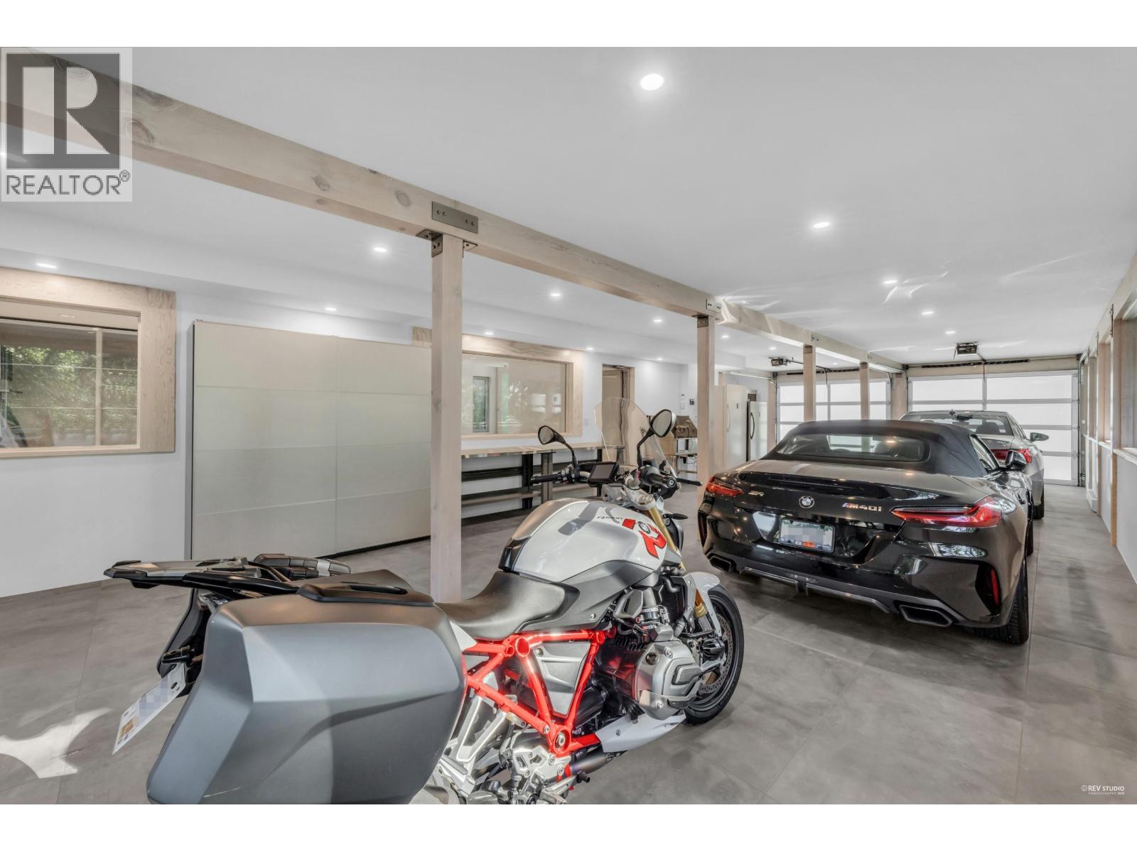 4138 Burkehill Road, West Vancouver, British Columbia  V7V 3M4 - Photo 3 - R3057674