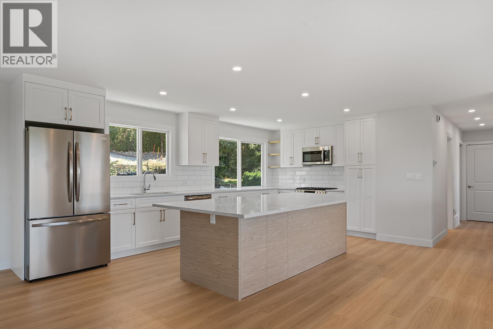 1175 Hillcrest Road, Kelowna, British Columbia