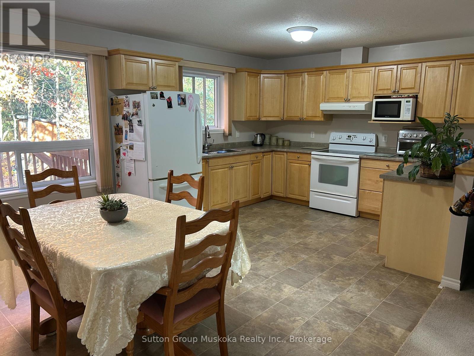 2448 Ravenscliffe Road, Huntsville, Ontario  P1H 2J2 - Photo 3 - X12457942