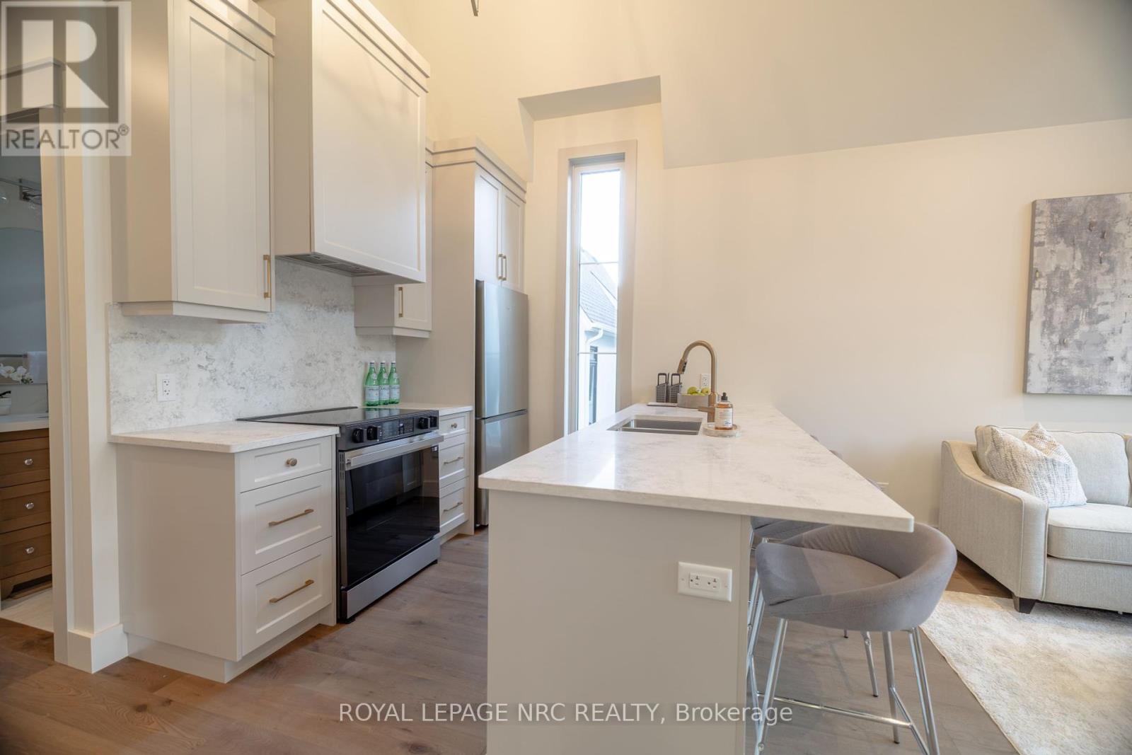 281 Elmwood Avenue, Fort Erie, Ontario  L0S 1B0 - Photo 7 - X12455695
