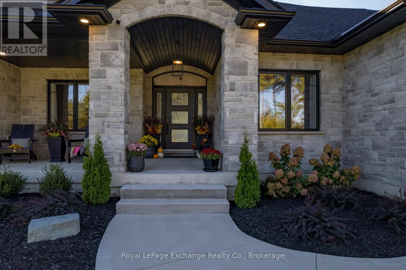 150 Louise Creek Crescent, West Grey, Ontario  N0G 1S0 - Photo 7 - X12457927