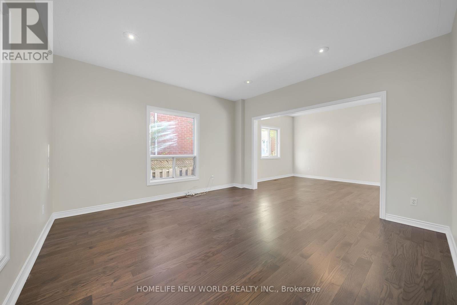 99 Clarendon Drive, Richmond Hill, Ontario  L4B 3W5 - Photo 10 - N12457941