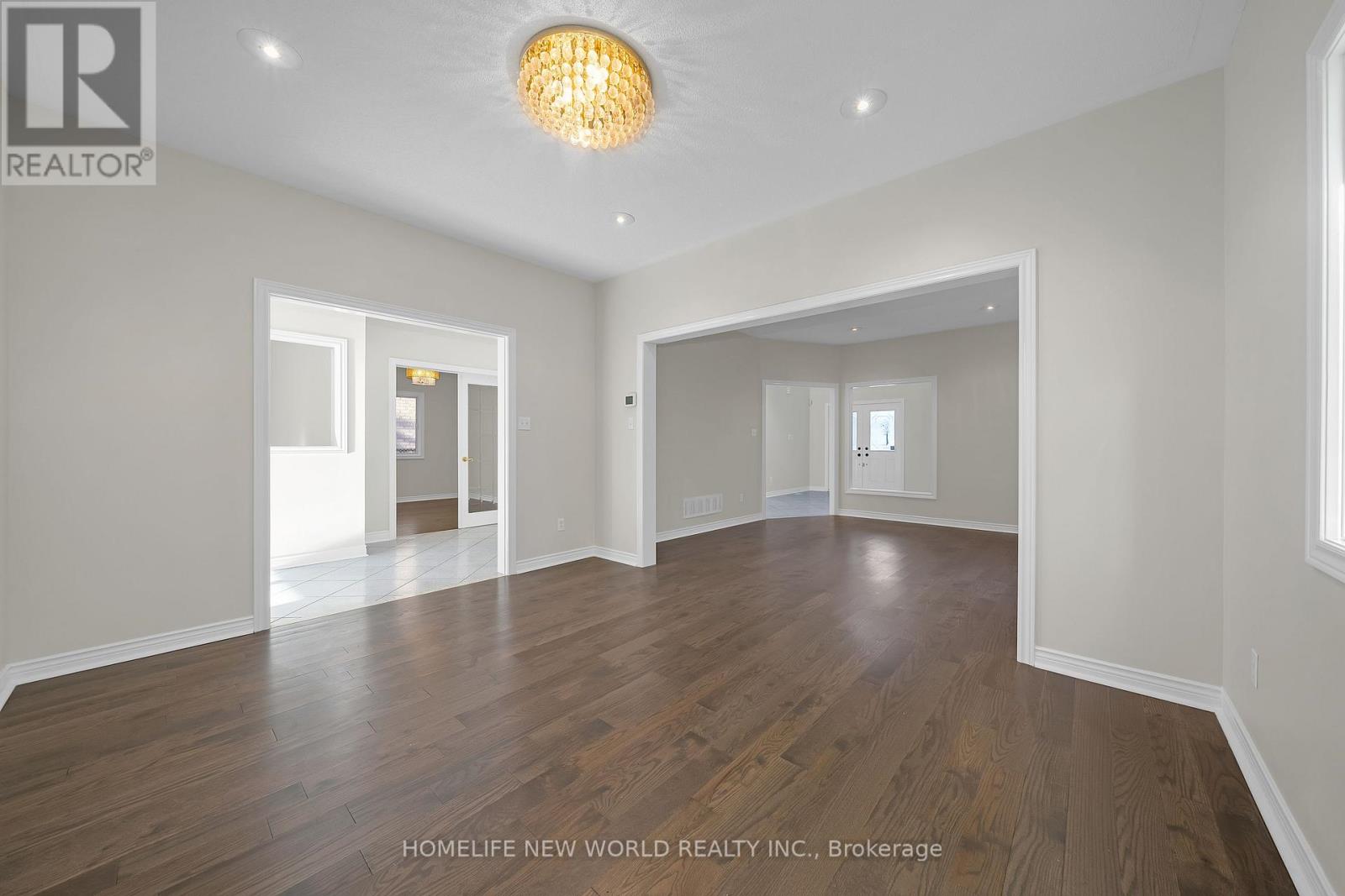 99 Clarendon Drive, Richmond Hill, Ontario  L4B 3W5 - Photo 12 - N12457941