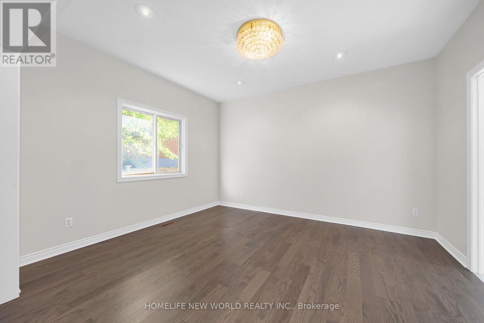 99 Clarendon Drive, Richmond Hill, Ontario  L4B 3W5 - Photo 13 - N12457941