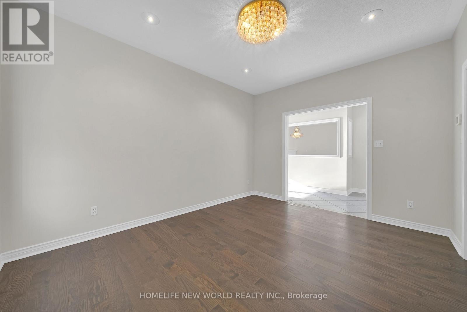 99 Clarendon Drive, Richmond Hill, Ontario  L4B 3W5 - Photo 14 - N12457941