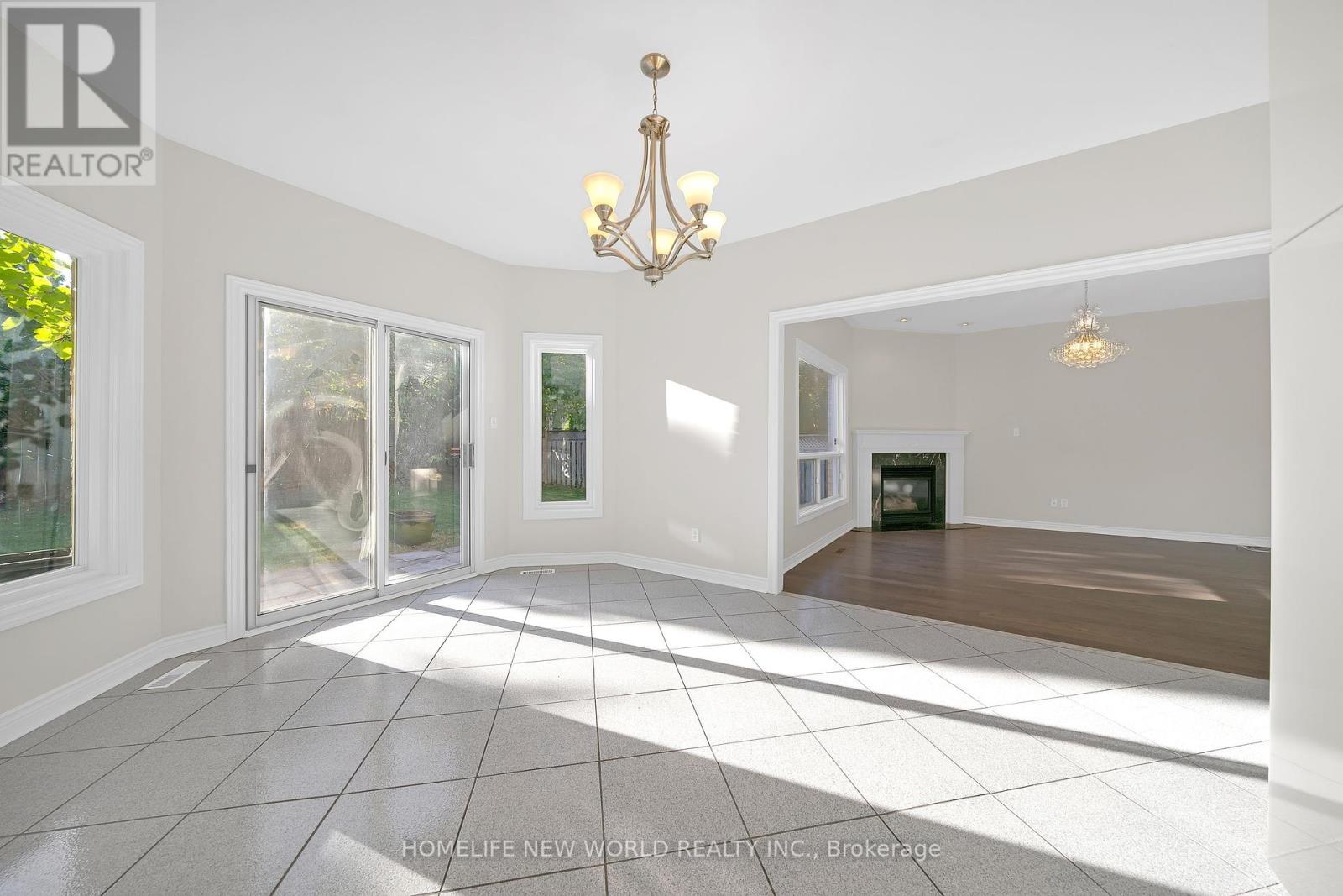 99 Clarendon Drive, Richmond Hill, Ontario  L4B 3W5 - Photo 19 - N12457941
