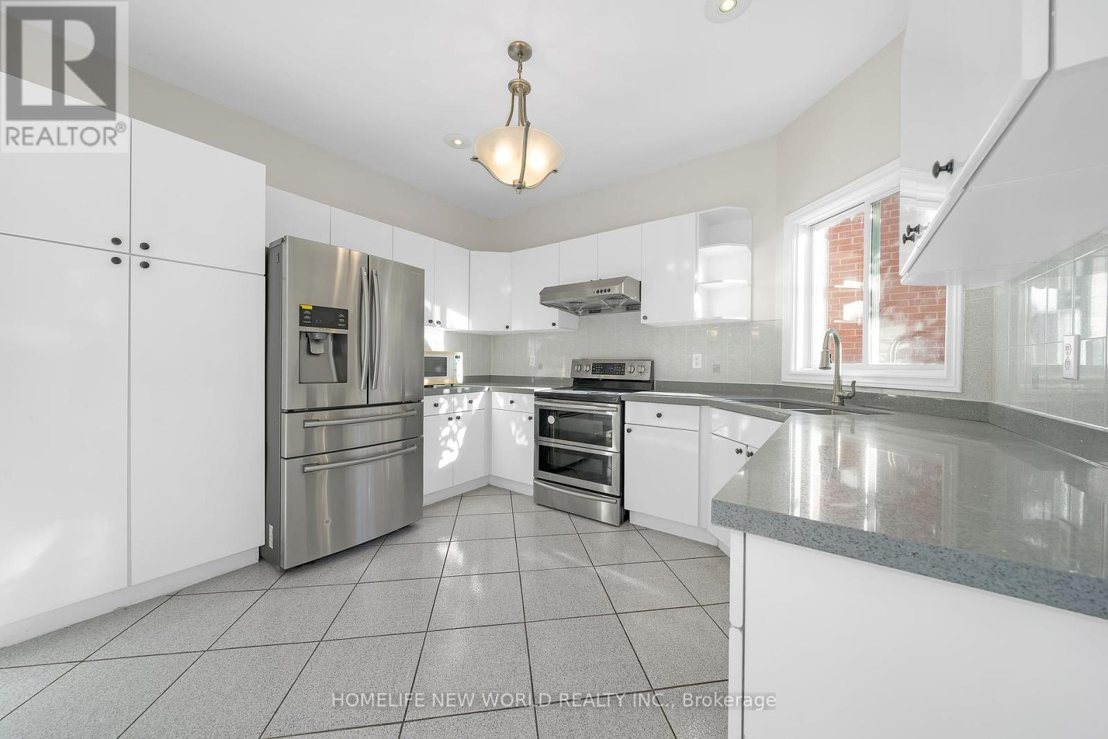 99 Clarendon Drive, Richmond Hill, Ontario  L4B 3W5 - Photo 20 - N12457941