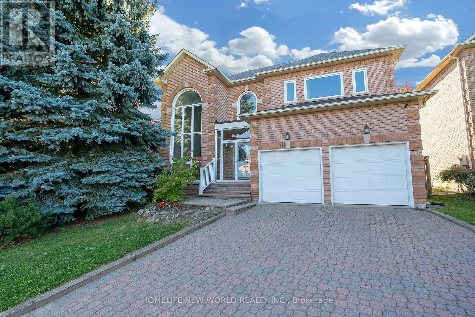 99 Clarendon Drive, Richmond Hill, Ontario  L4B 3W5 - Photo 3 - N12457941