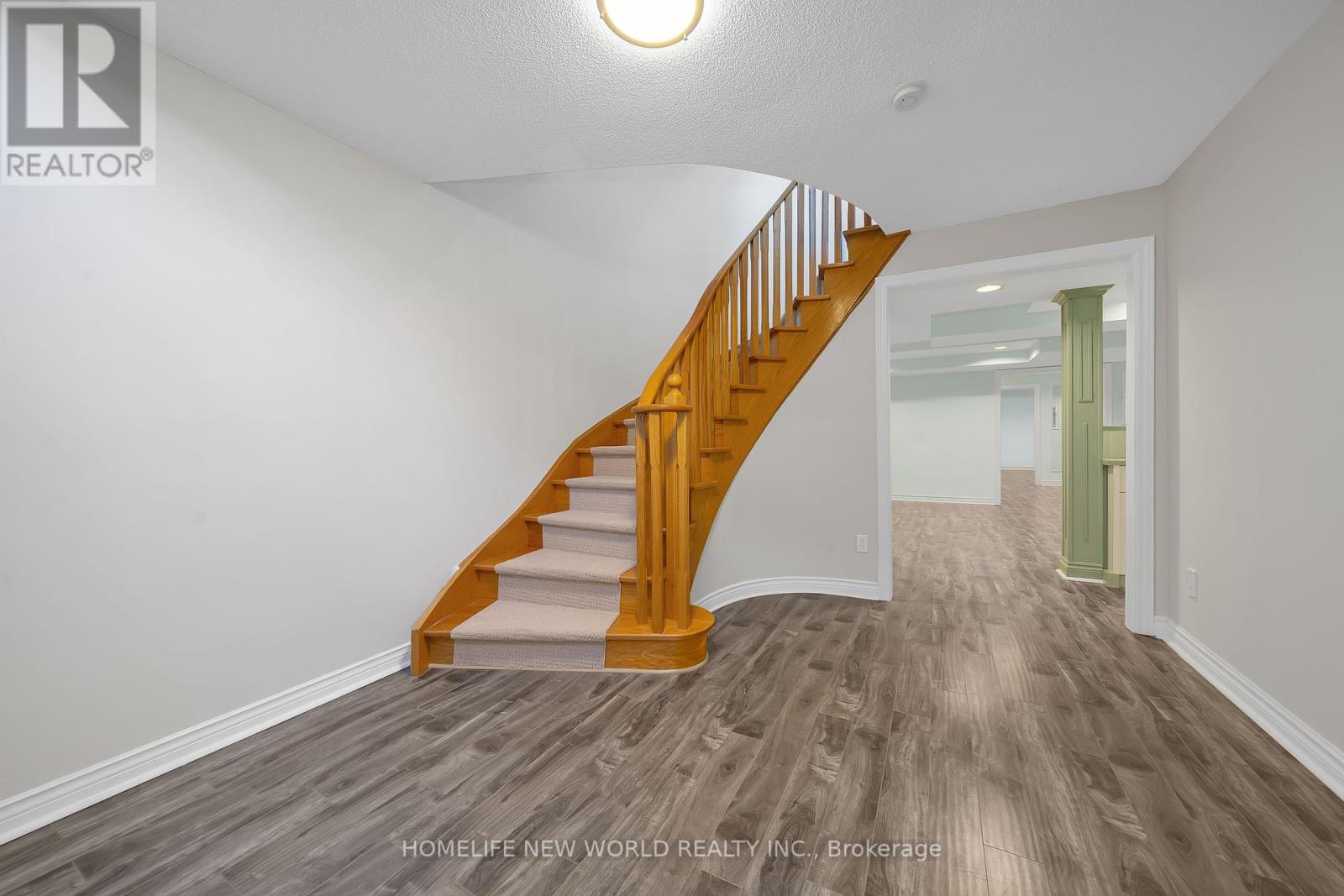 99 Clarendon Drive, Richmond Hill, Ontario  L4B 3W5 - Photo 37 - N12457941