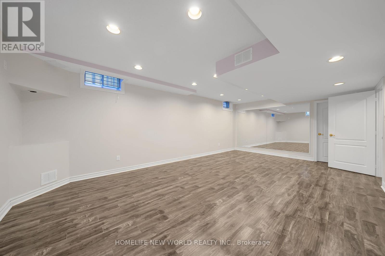 99 Clarendon Drive, Richmond Hill, Ontario  L4B 3W5 - Photo 45 - N12457941