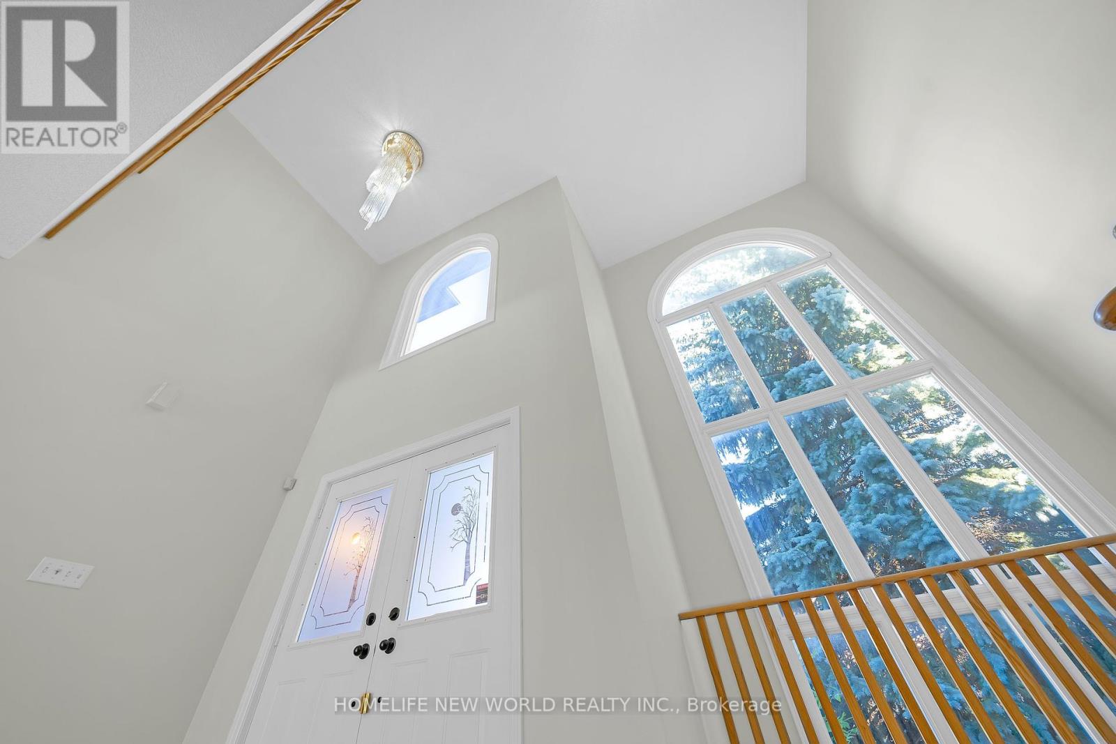 99 Clarendon Drive, Richmond Hill, Ontario  L4B 3W5 - Photo 8 - N12457941