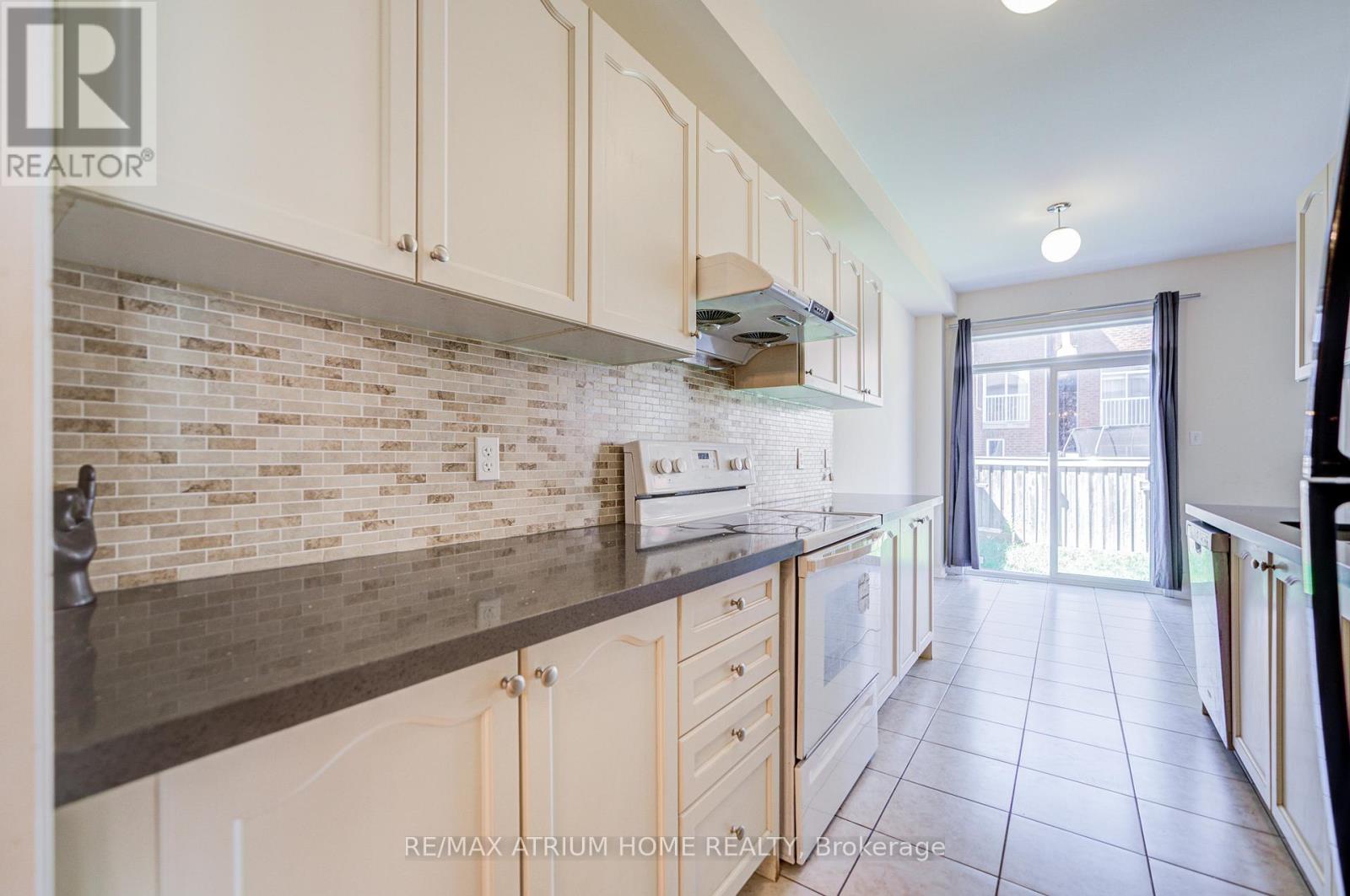 30 London Pride Drive, Richmond Hill, Ontario  L4E 0X2 - Photo 9 - N12457947