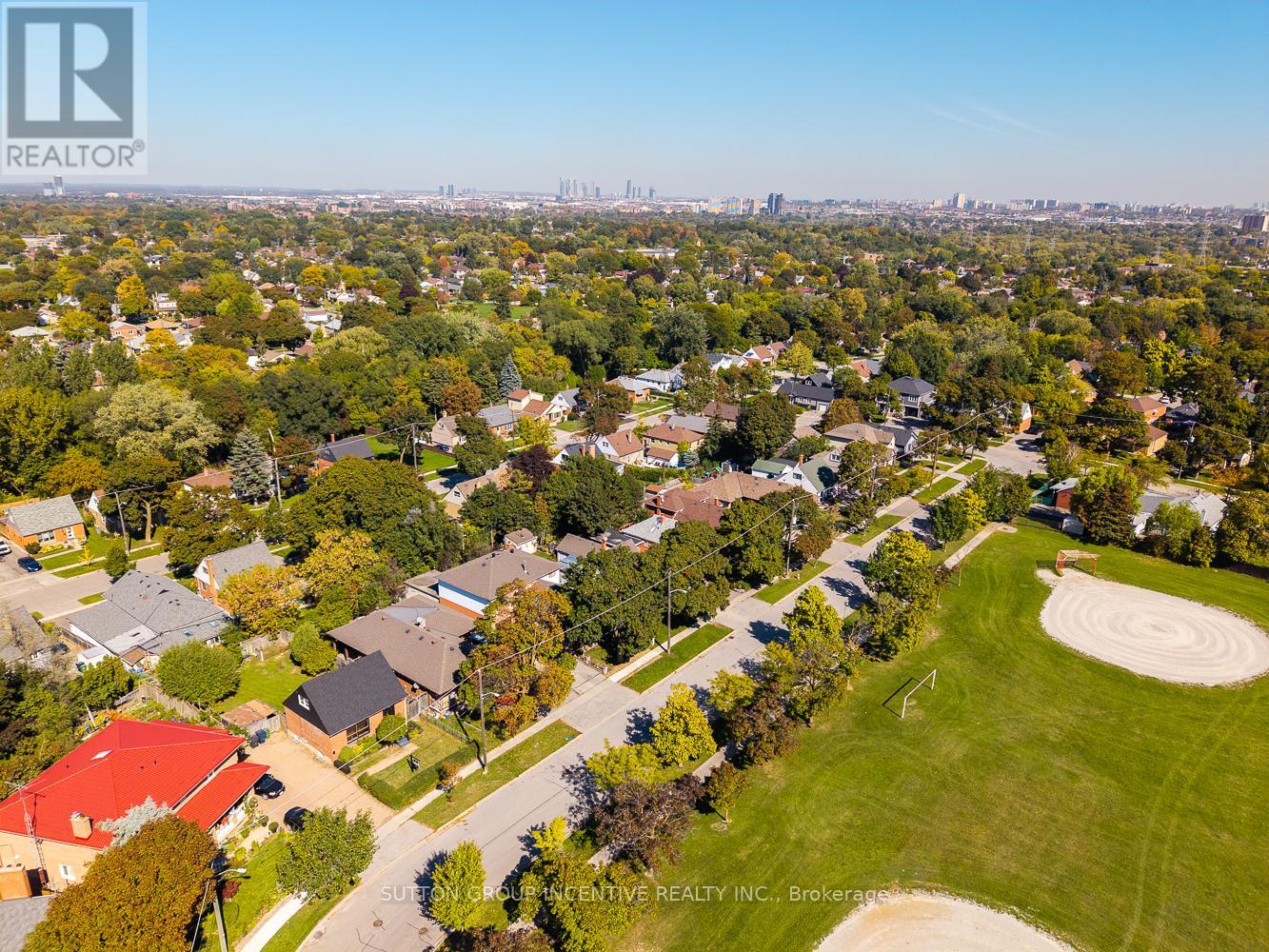 65 Barrhead Crescent, Toronto, Ontario  M9W 3Z8 - Photo 22 - W12457938