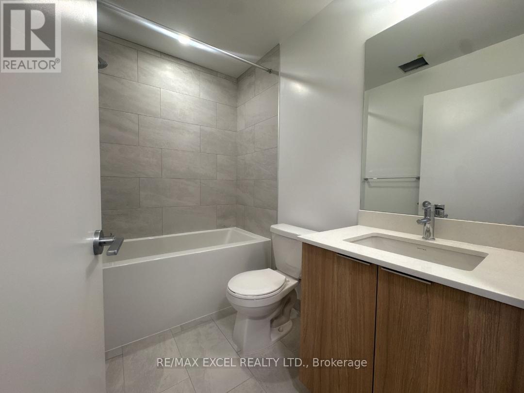 902 - 395 Square One Drive, Mississauga, Ontario  L5B 0P6 - Photo 11 - W12457939