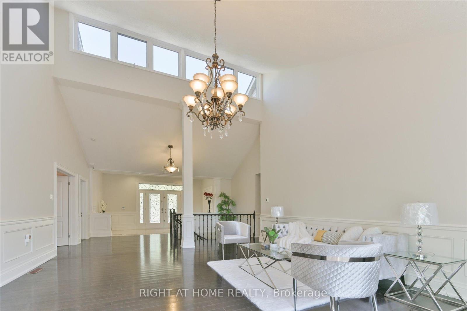 18 Mccowan Lane, Whitchurch-Stouffville, Ontario  L4A 4C1 - Photo 11 - N12414130