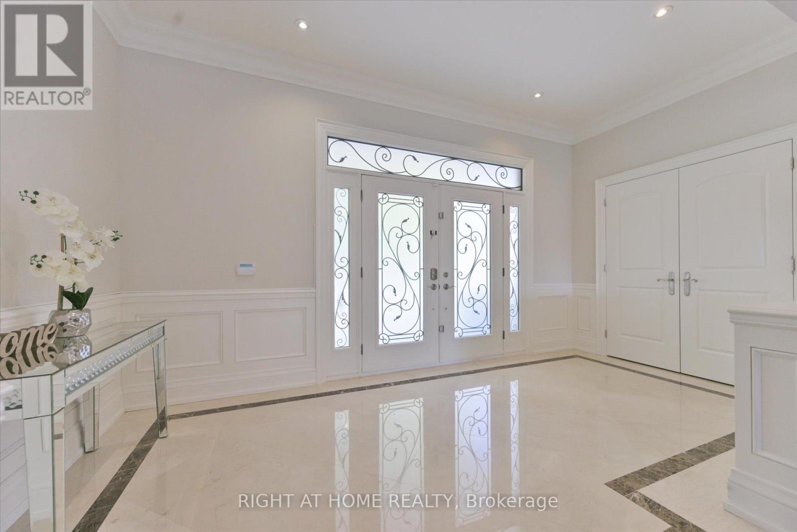18 Mccowan Lane, Whitchurch-Stouffville, Ontario  L4A 4C1 - Photo 7 - N12414130