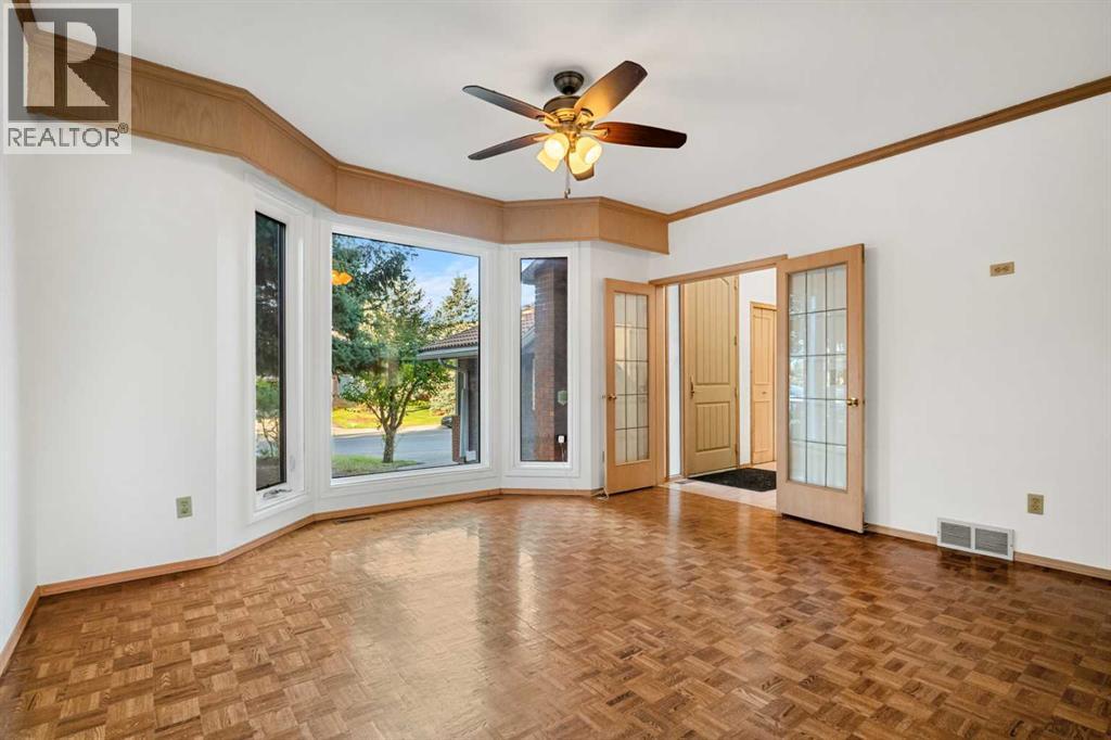 907 Shawnee Drive Sw, Calgary, Alberta  T2Y 2G8 - Photo 4 - A2263758