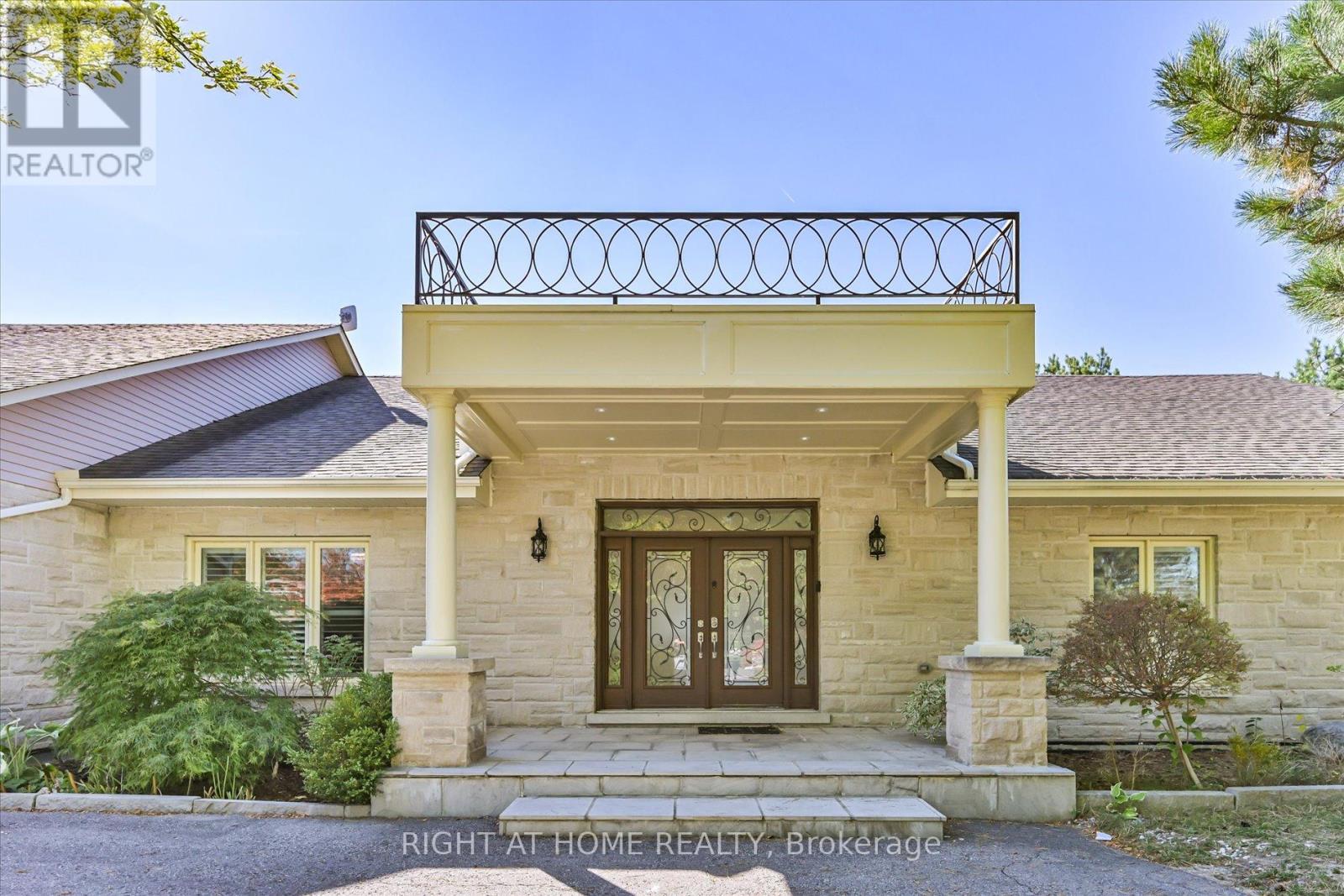 18 Mccowan Lane, Whitchurch-Stouffville, Ontario  L4A 4C1 - Photo 3 - N12414130