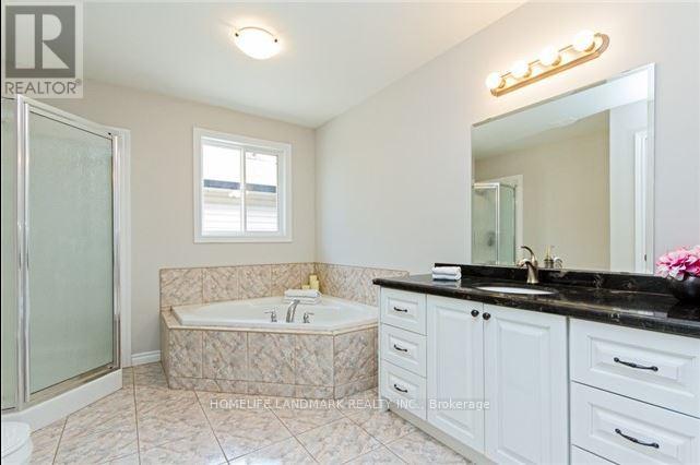 79 Davinci Boulevard, Hamilton, Ontario  L9B 0C4 - Photo 11 - X12457949